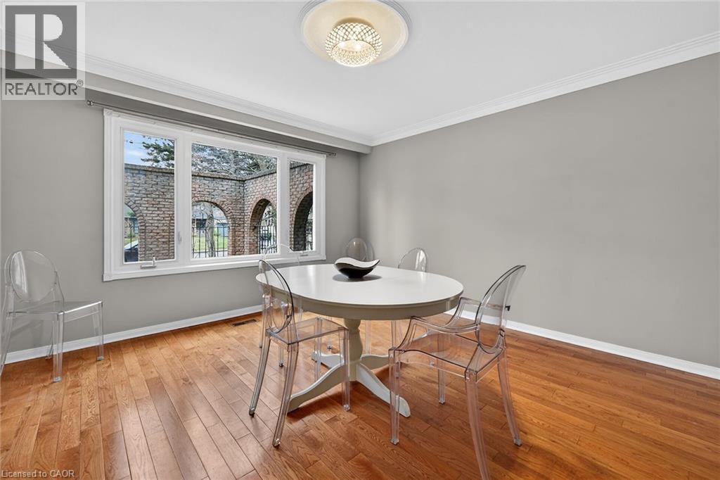 Dining room with light wood finished floors and crown molding - 22 Woodside Drive, Hamilton, ON - Indoor Photo Showing Dining Room