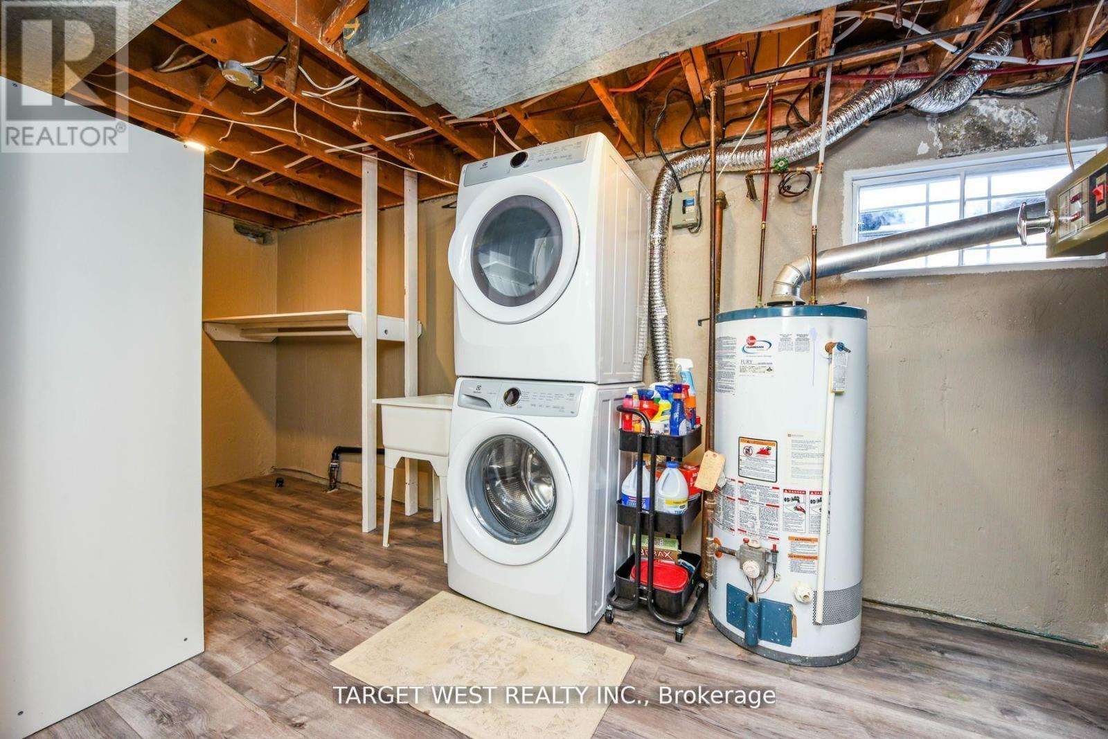 1443 Saginaw Crescent, Mississauga, ON - Indoor Photo Showing Laundry Room