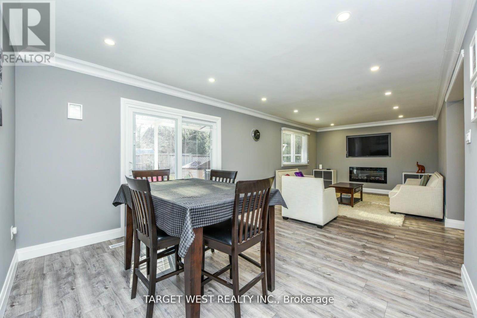 1443 Saginaw Crescent, Mississauga, ON - Indoor Photo Showing Dining Room