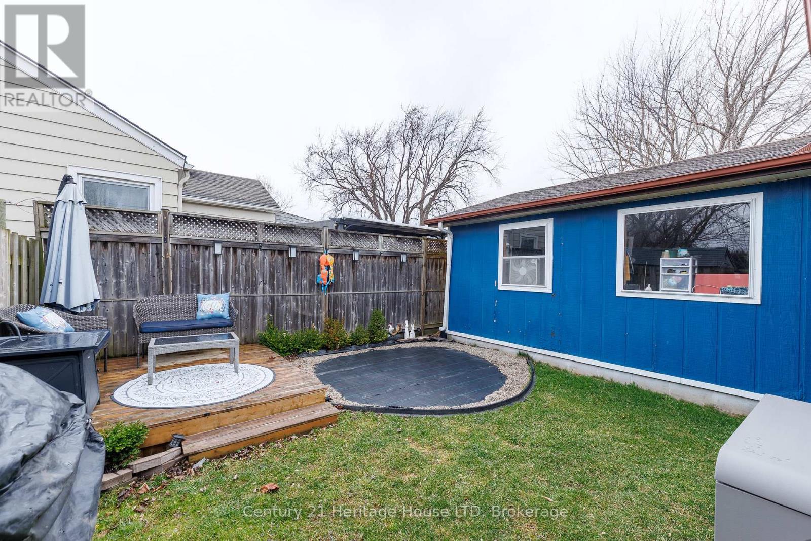 Fully Fenced Yard - 211 Grantham Avenue, St. Catharines (Facer), ON - Outdoor With Deck Patio Veranda