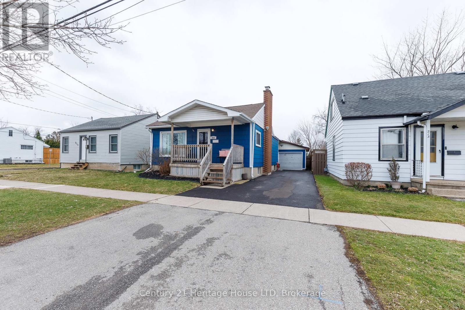 Welcome Home - 211 Grantham Avenue, St. Catharines (Facer), ON - Outdoor With Facade