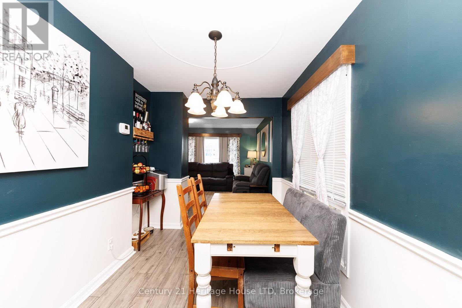 Dining Room - 211 Grantham Avenue, St. Catharines (Facer), ON - Indoor Photo Showing Dining Room