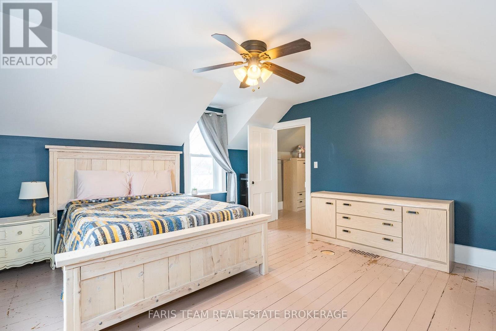 4047 Horseshoe Valley Road W, Springwater, ON - Indoor Photo Showing Bedroom
