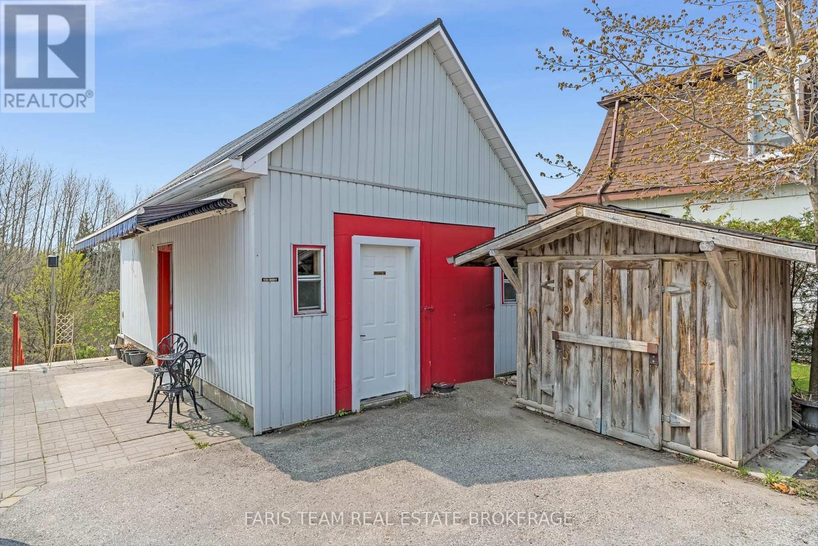 4047 Horseshoe Valley Road W, Springwater, ON - Outdoor With Exterior