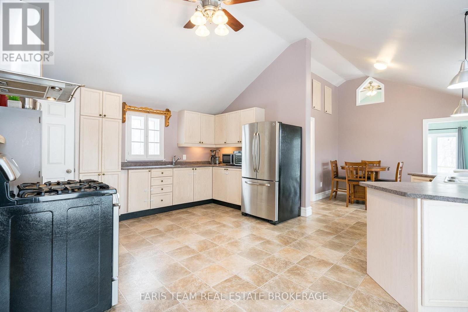 4047 Horseshoe Valley Road W, Springwater, ON - Indoor Photo Showing Kitchen