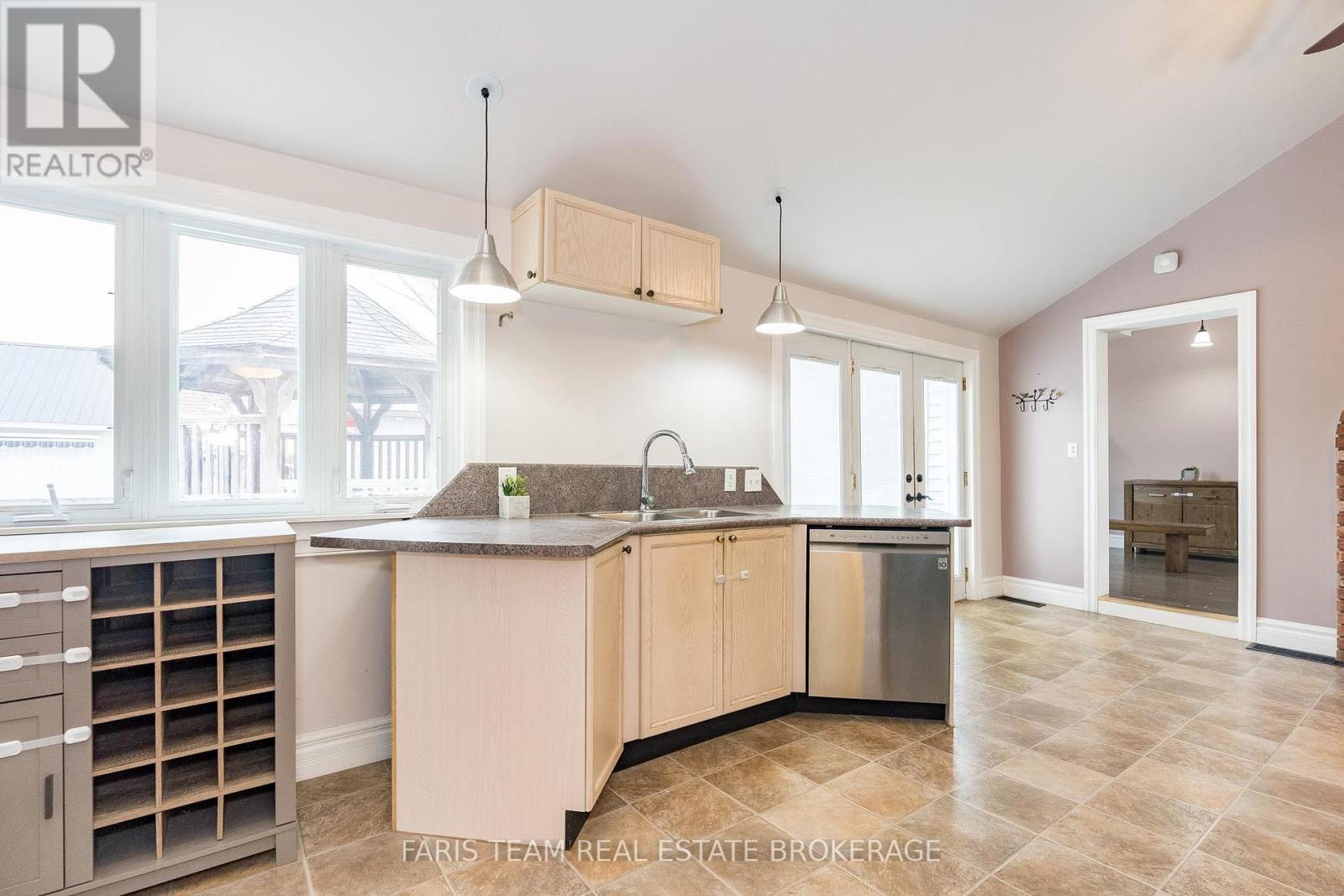 4047 Horseshoe Valley Road W, Springwater, ON - Indoor Photo Showing Kitchen With Double Sink