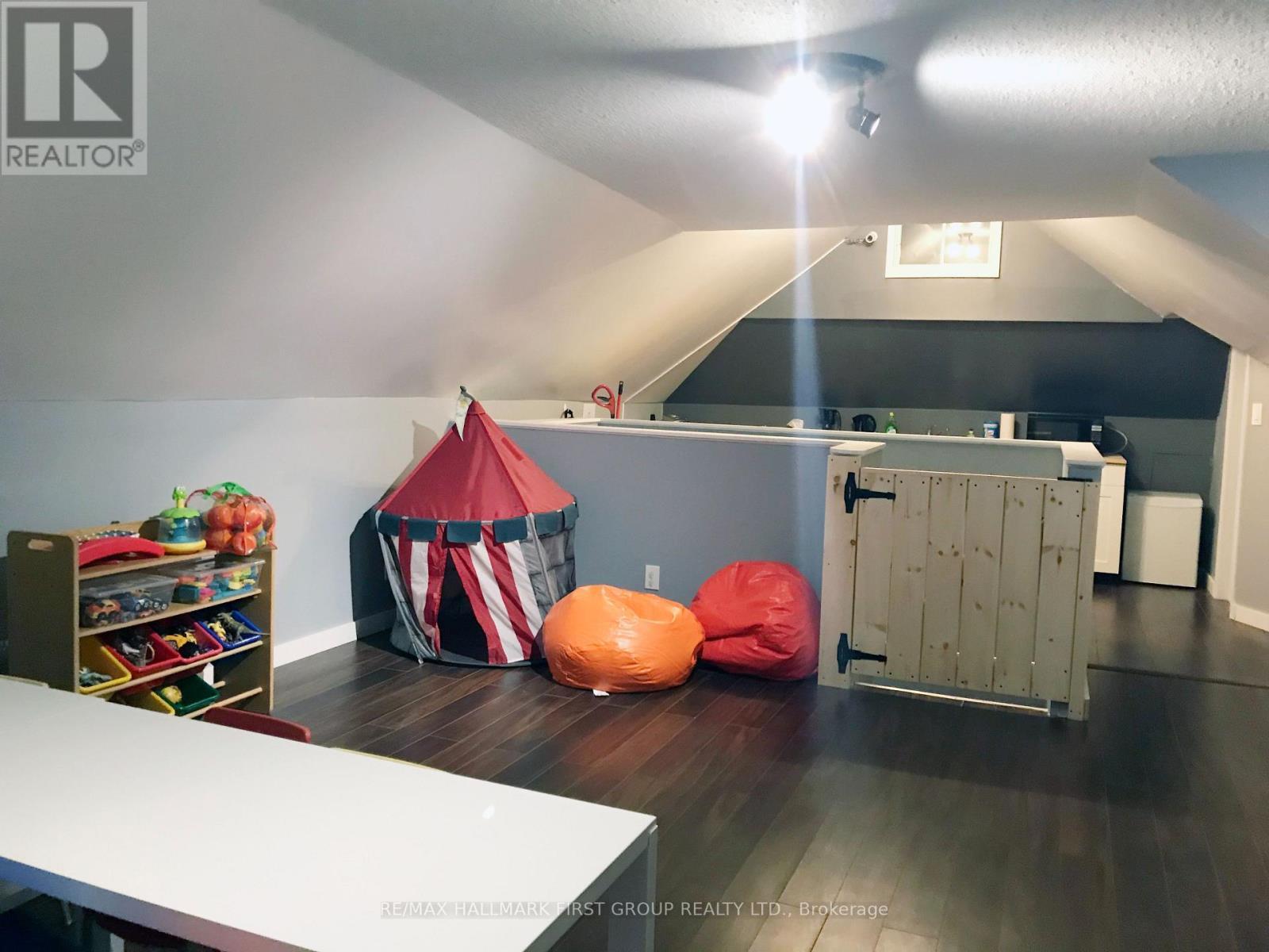 32 Elgin Street E, Oshawa, ON