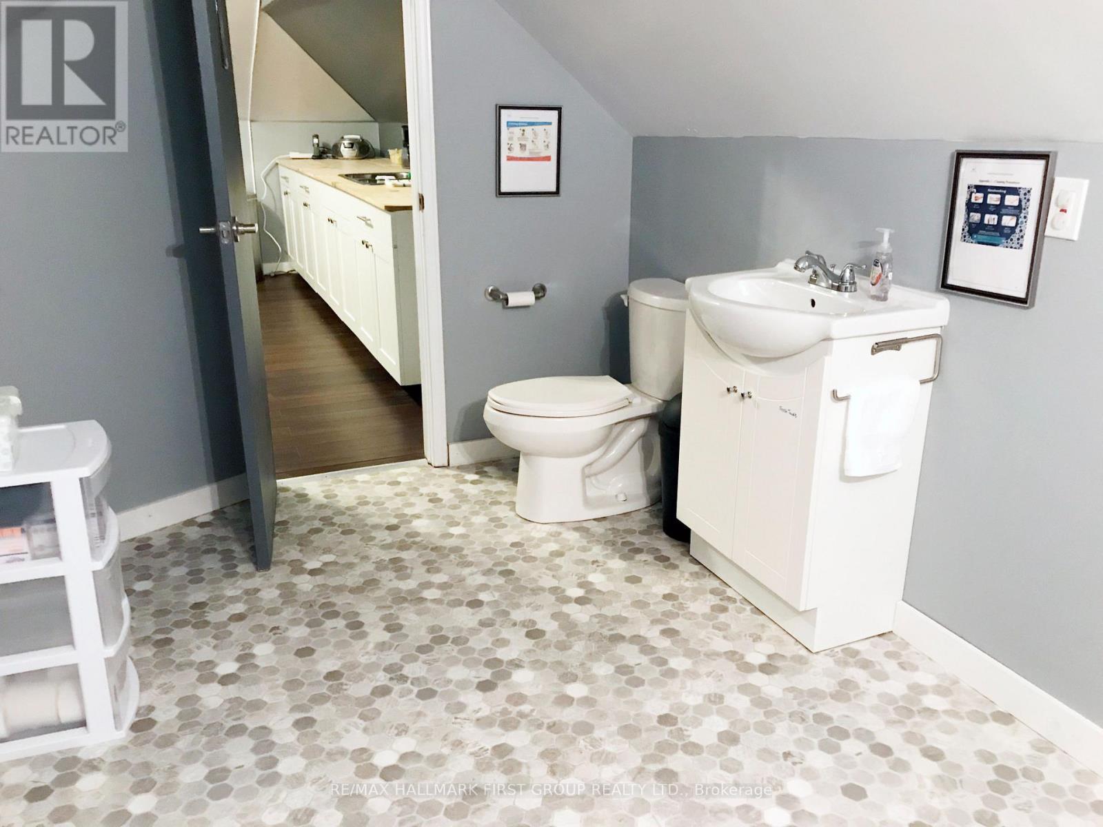32 Elgin Street E, Oshawa, ON