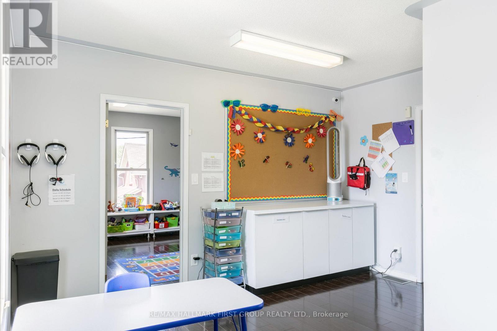 32 Elgin Street E, Oshawa, ON