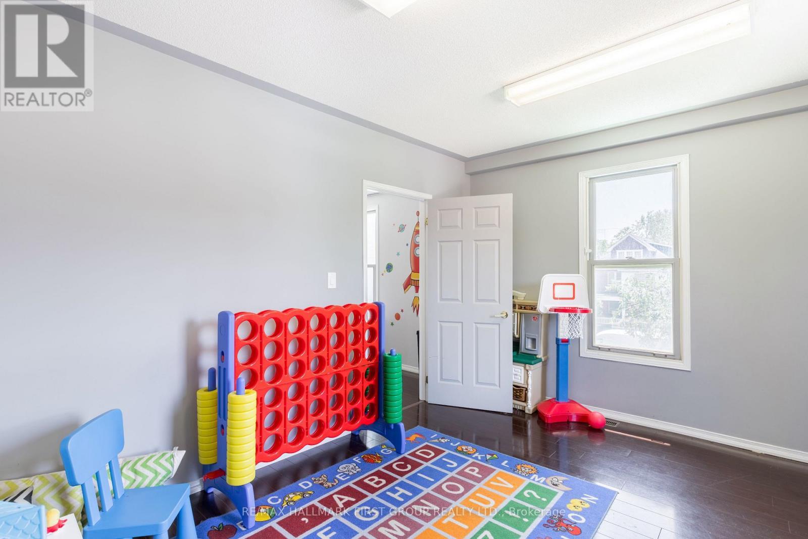 32 Elgin Street E, Oshawa, ON