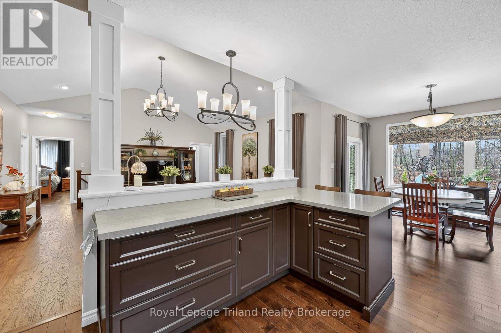Kitchen Island - 46 Colin Avenue, Tillsonburg, ON - Indoor