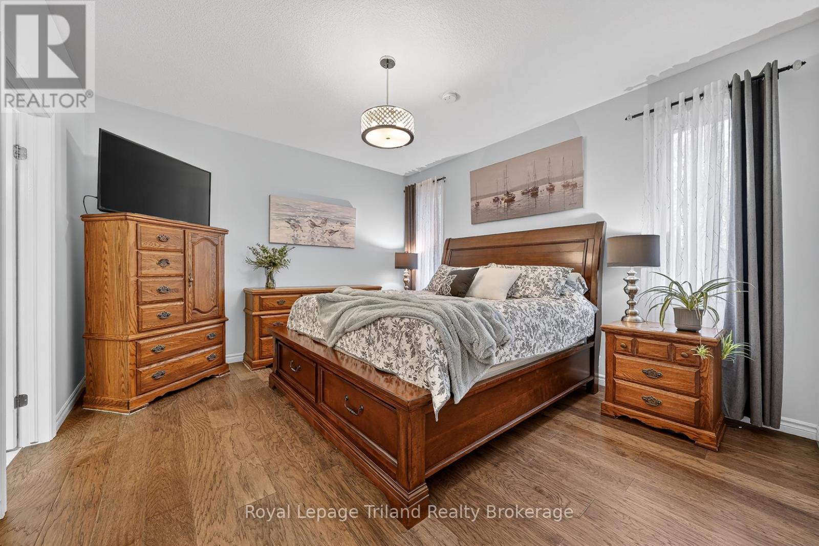Primary Bedroom - 46 Colin Avenue, Tillsonburg, ON - Indoor Photo Showing Bedroom