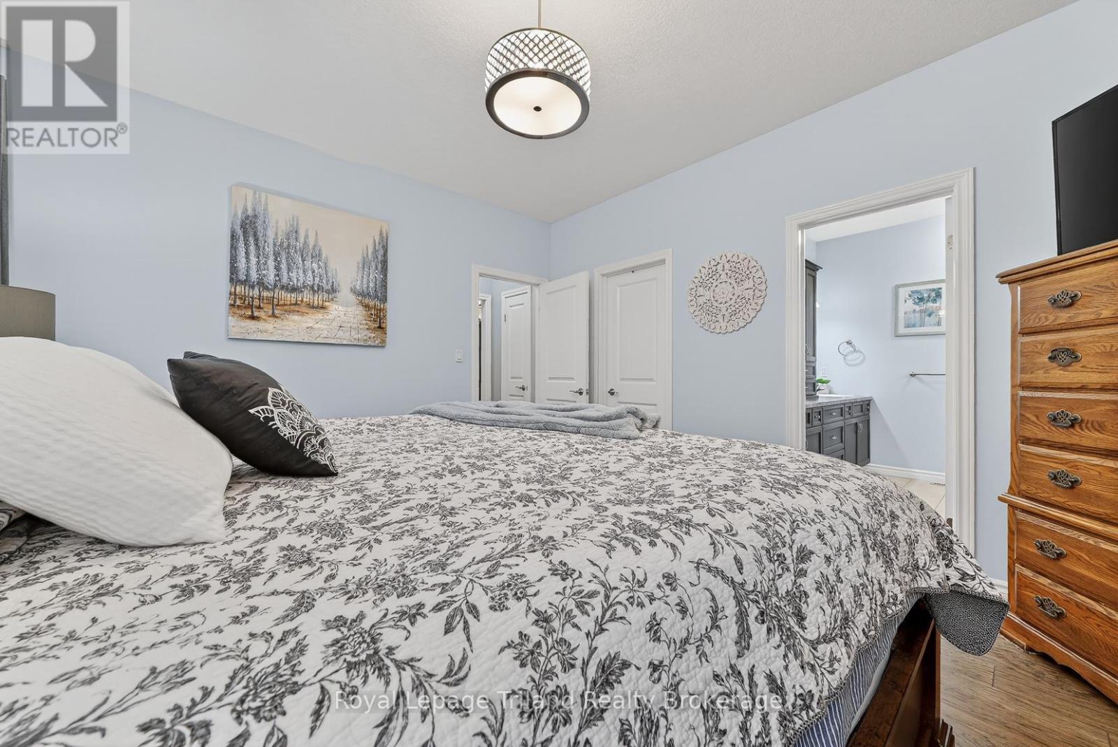 Primary Bedroom - 46 Colin Avenue, Tillsonburg, ON - Indoor Photo Showing Bedroom