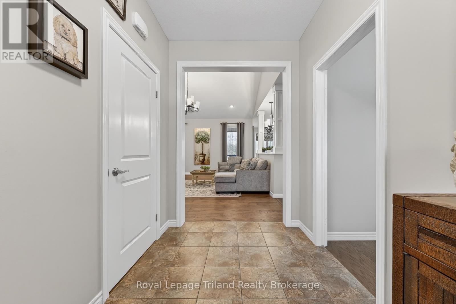 Foyer alternate - 46 Colin Avenue, Tillsonburg, ON - Indoor Photo Showing Other Room