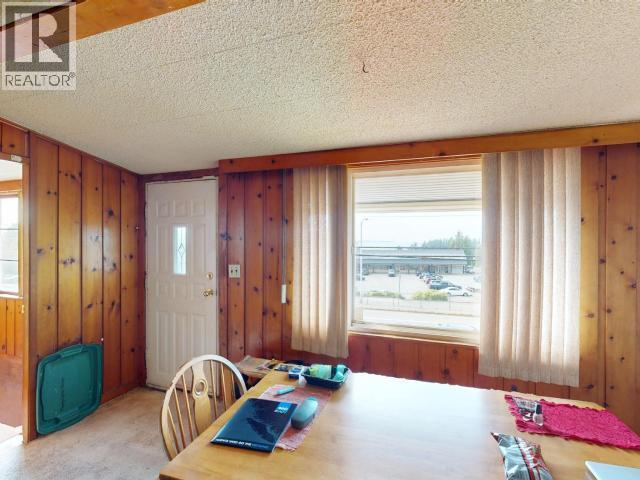 4856 Joyce Ave, Powell River, BC - Indoor