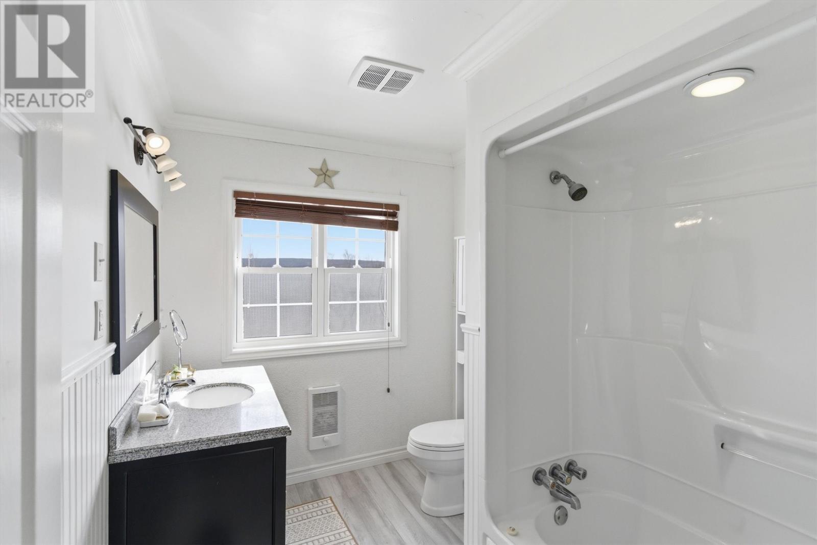 67 Jr Smallwood Boulevard, Gambo, NL - Indoor Photo Showing Bathroom