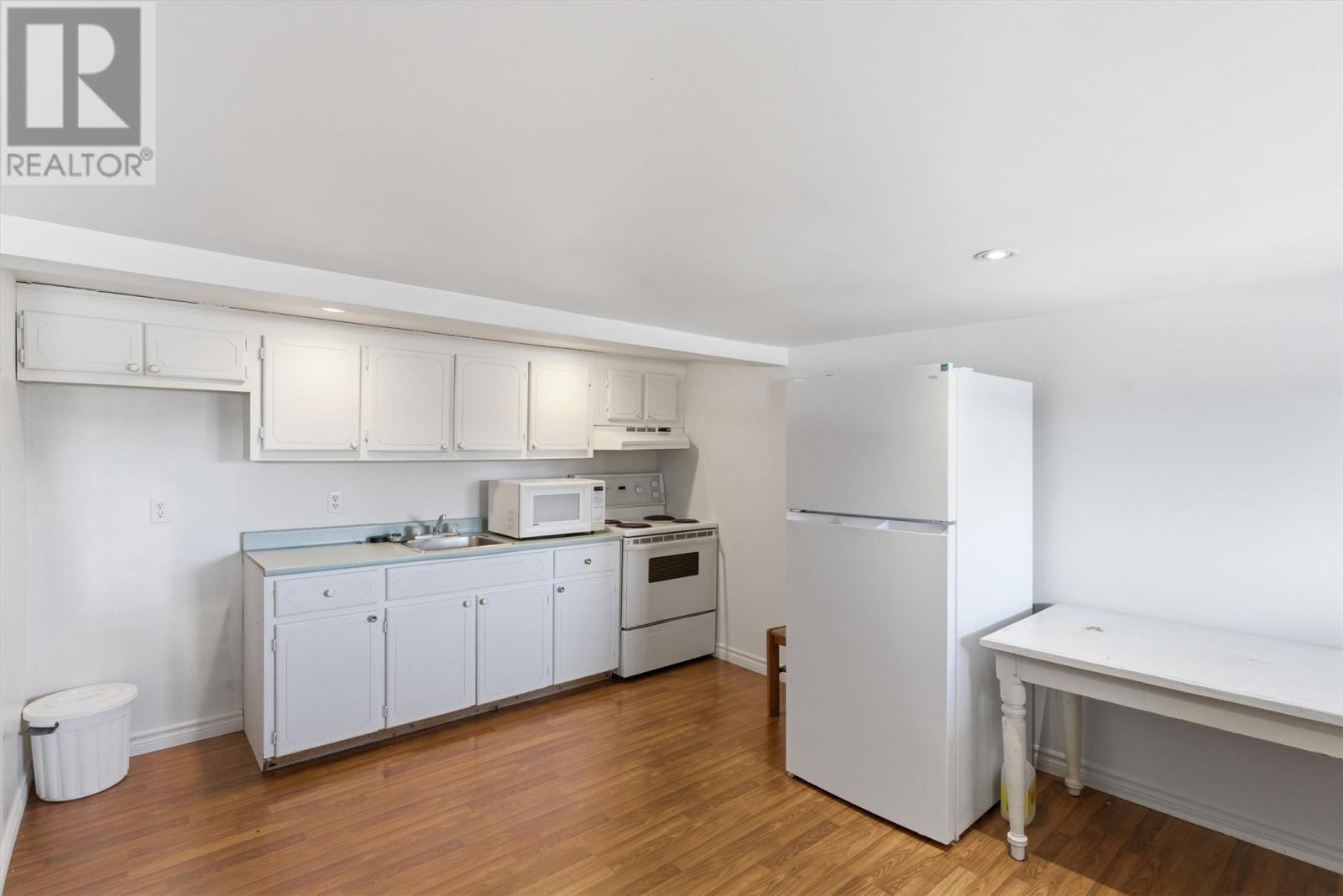 67 Jr Smallwood Boulevard, Gambo, NL - Indoor Photo Showing Kitchen