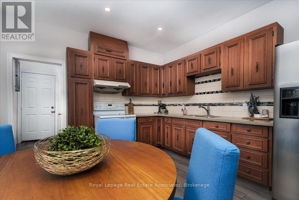 123 Market Street, Hamilton, ON - Indoor Photo Showing Kitchen With Double Sink