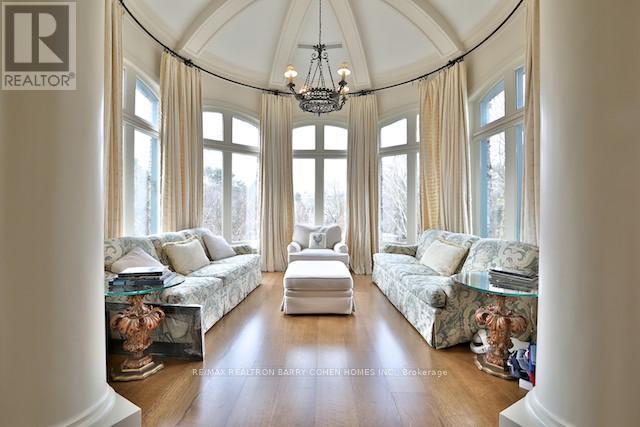 85 The Bridle Path, Toronto, ON - Indoor Photo Showing Living Room