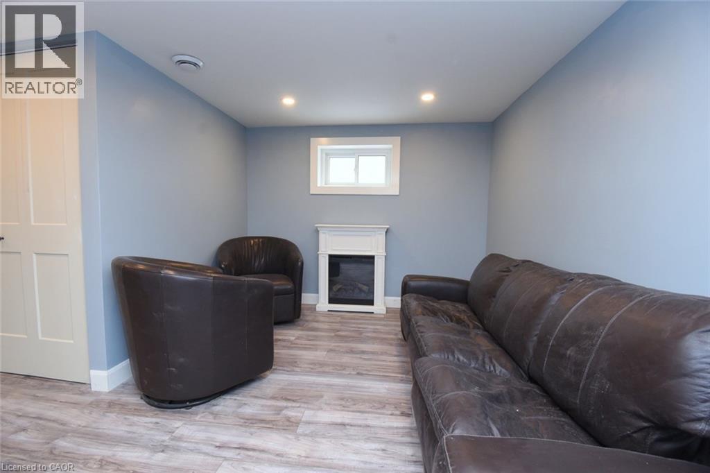 302 East 27Th Street, Hamilton, ON - Indoor