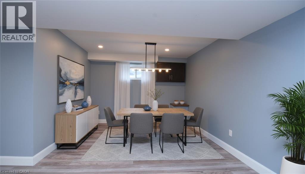 302 East 27Th Street, Hamilton, ON - Indoor Photo Showing Dining Room