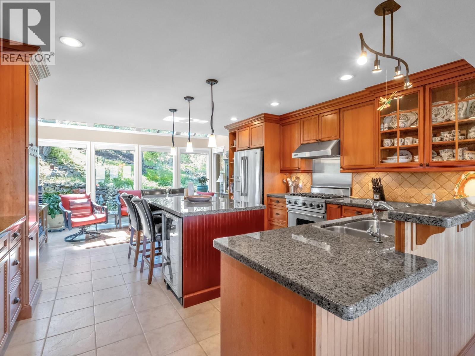1776 Keloka Drive, West Kelowna, BC - Indoor Photo Showing Kitchen