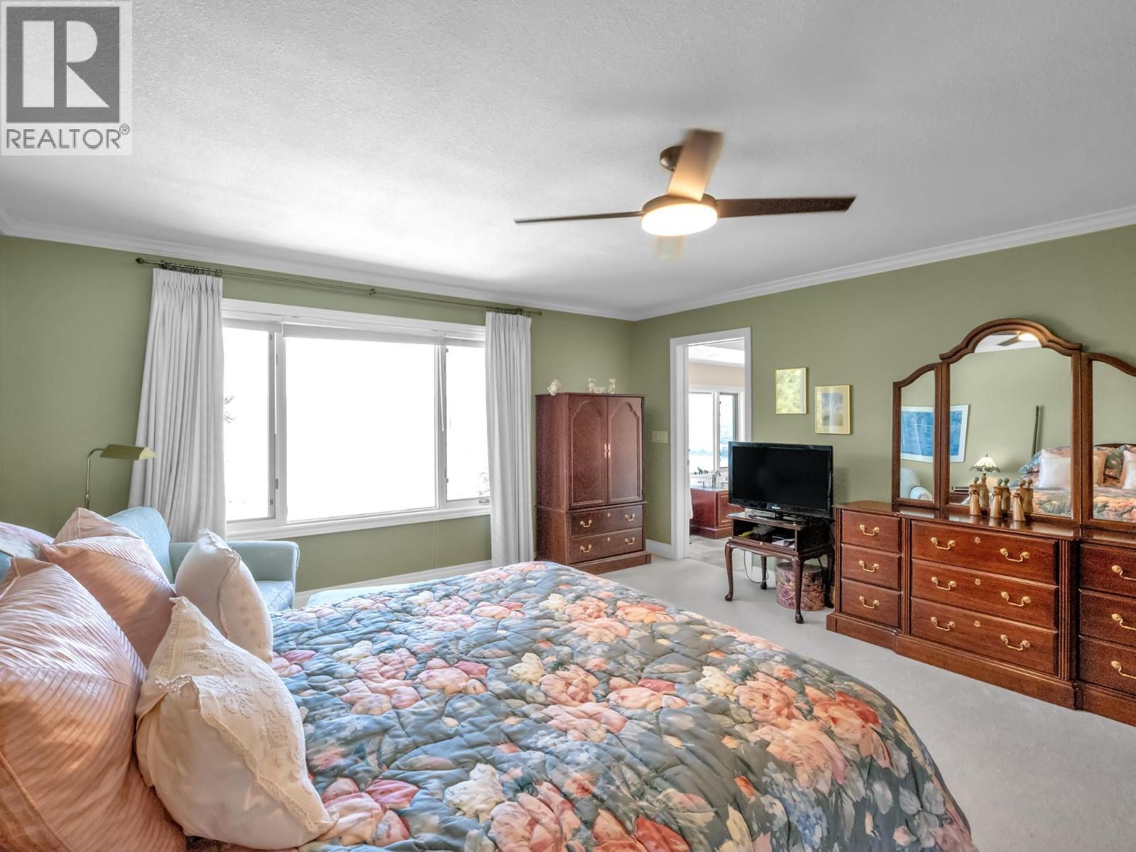 1776 Keloka Drive, West Kelowna, BC - Indoor Photo Showing Bedroom