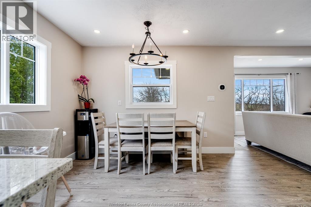 496 County Rd 34, Ruthven, ON - Indoor Photo Showing Dining Room