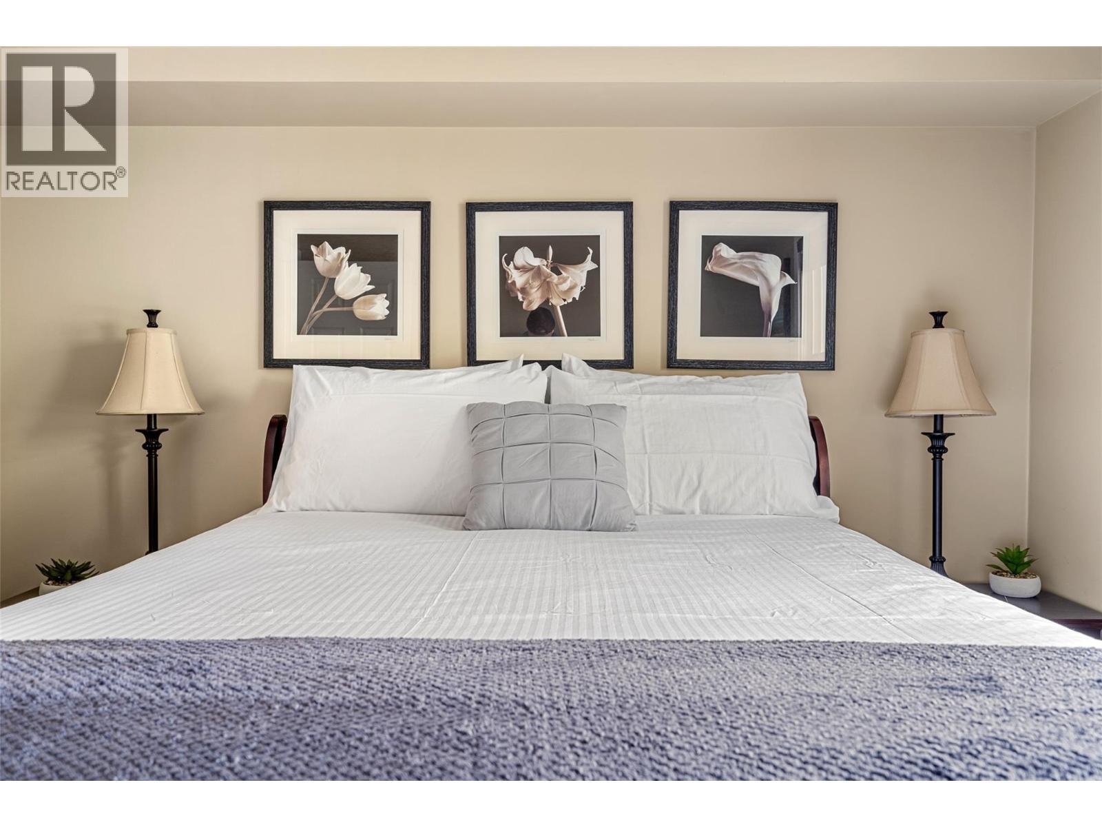 205 Third Avenue Unit# 1102, Invermere, BC - Indoor Photo Showing Bedroom