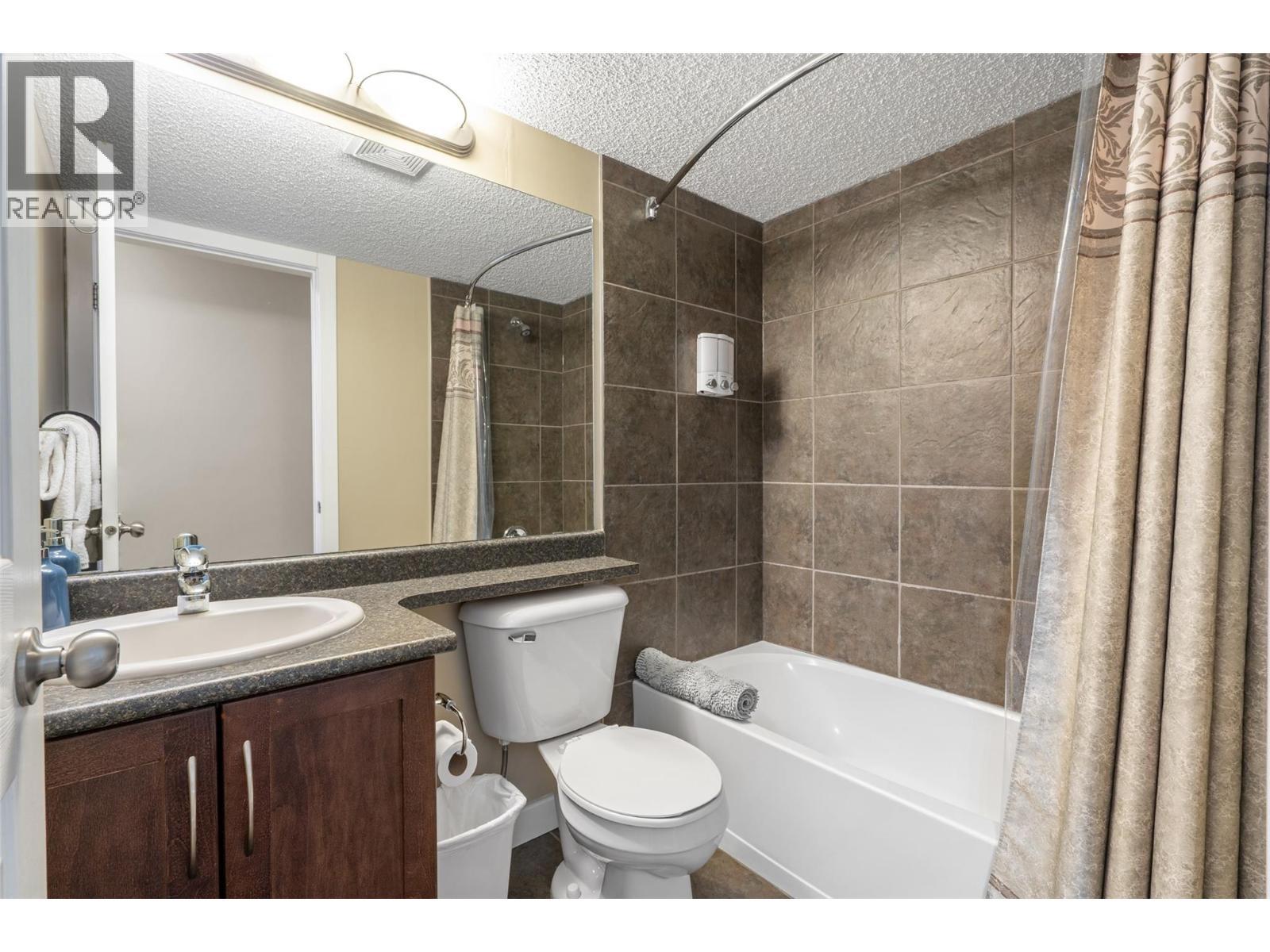 205 Third Avenue Unit# 1102, Invermere, BC - Indoor Photo Showing Bathroom