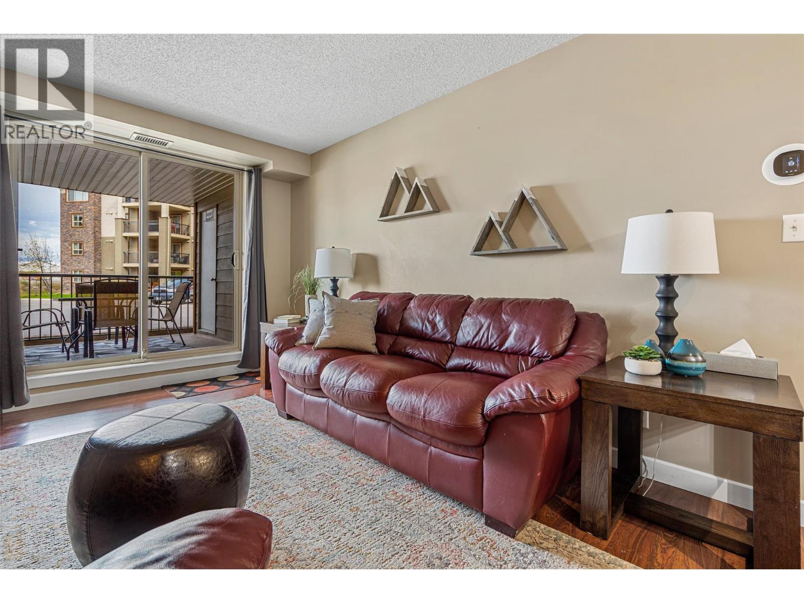 205 Third Avenue Unit# 1102, Invermere, BC - Indoor Photo Showing Living Room
