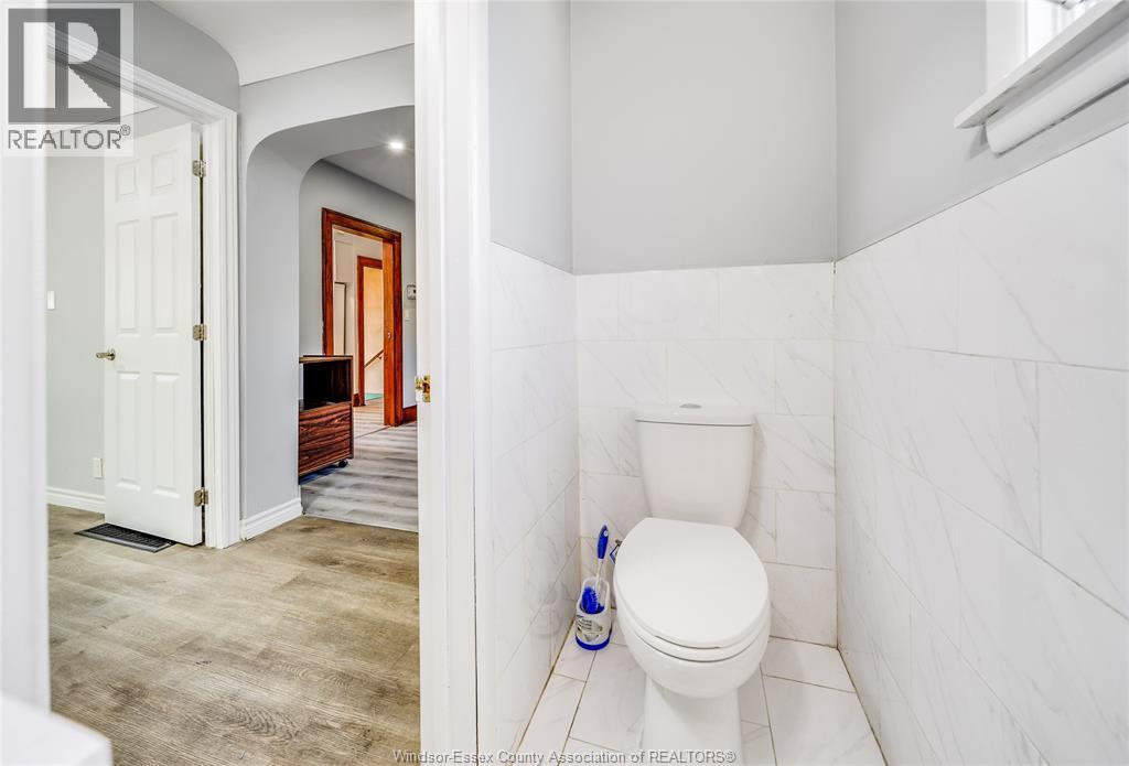 358 Partington, Windsor, ON - Indoor Photo Showing Bathroom