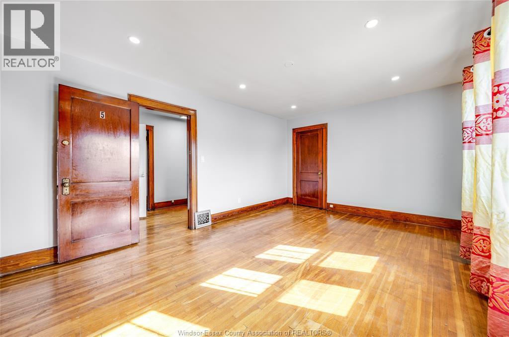 358 Partington, Windsor, ON - Indoor Photo Showing Other Room