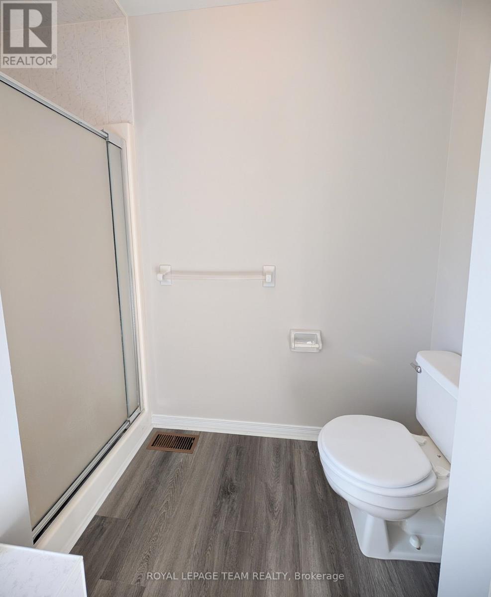 Primary En suite bath - 90 Moresby Drive, Ottawa, ON - Indoor Photo Showing Living Room
