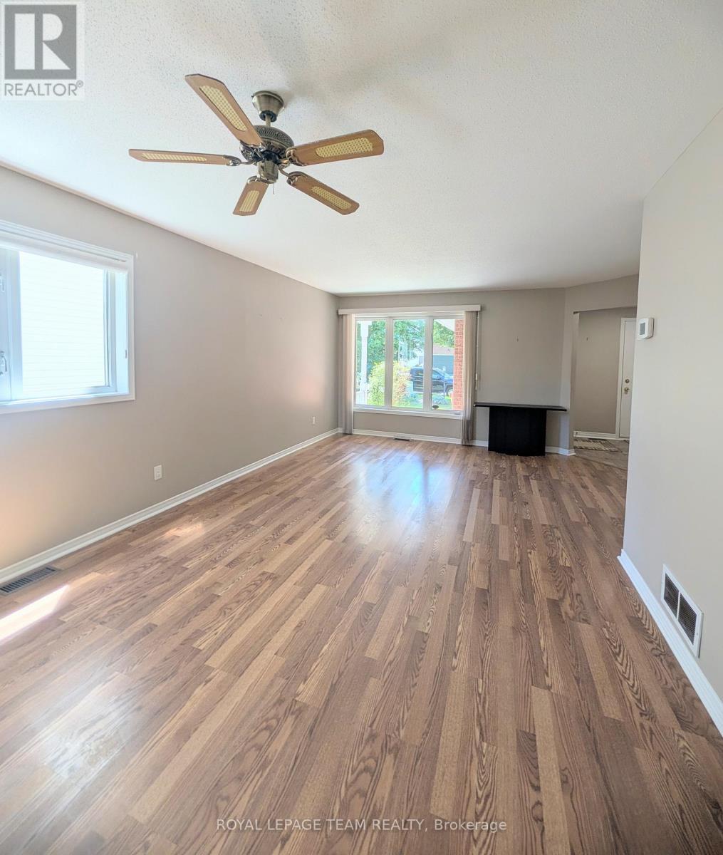 Front living no furniture - 90 Moresby Drive, Ottawa, ON - Indoor Photo Showing Dining Room
