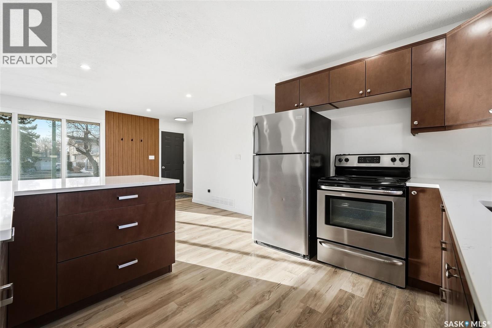 259 Broad Street N, Regina, SK - Indoor Photo Showing Kitchen With Stainless Steel Kitchen