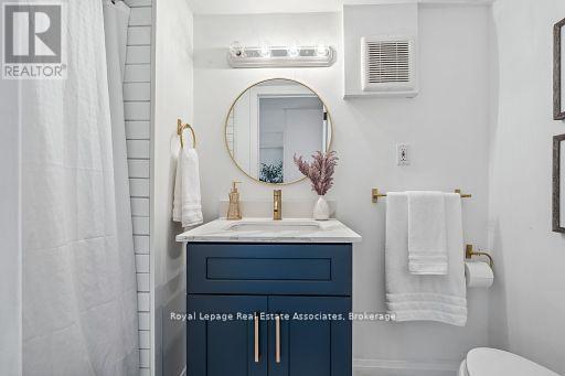 20 Suburban Drive, Mississauga, ON - Indoor Photo Showing Bathroom