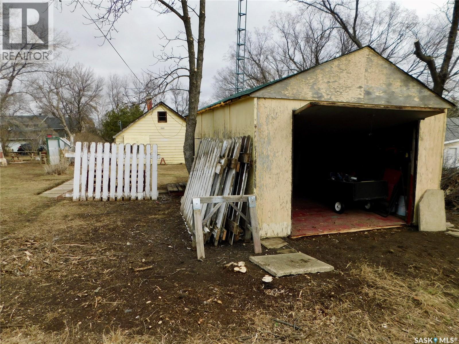 220 2Nd Street E, Lafleche, SK - Outdoor