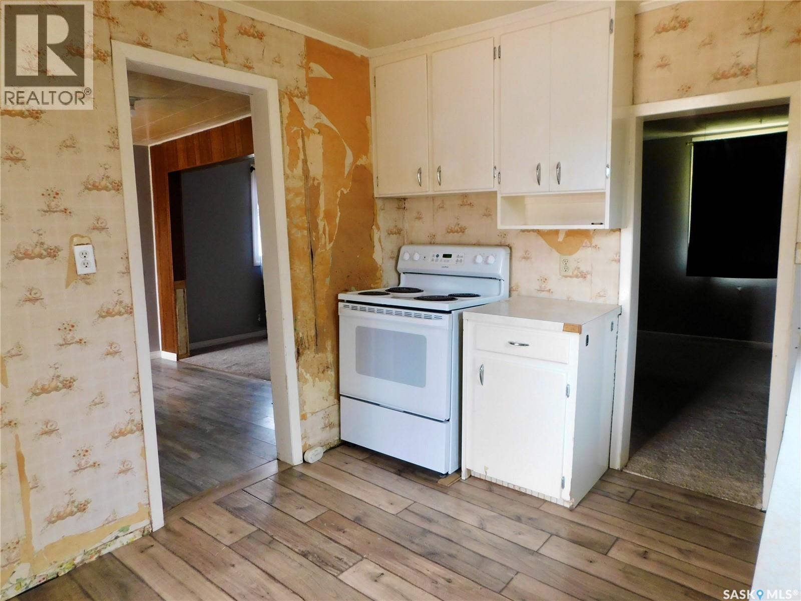 220 2Nd Street E, Lafleche, SK - Indoor Photo Showing Kitchen