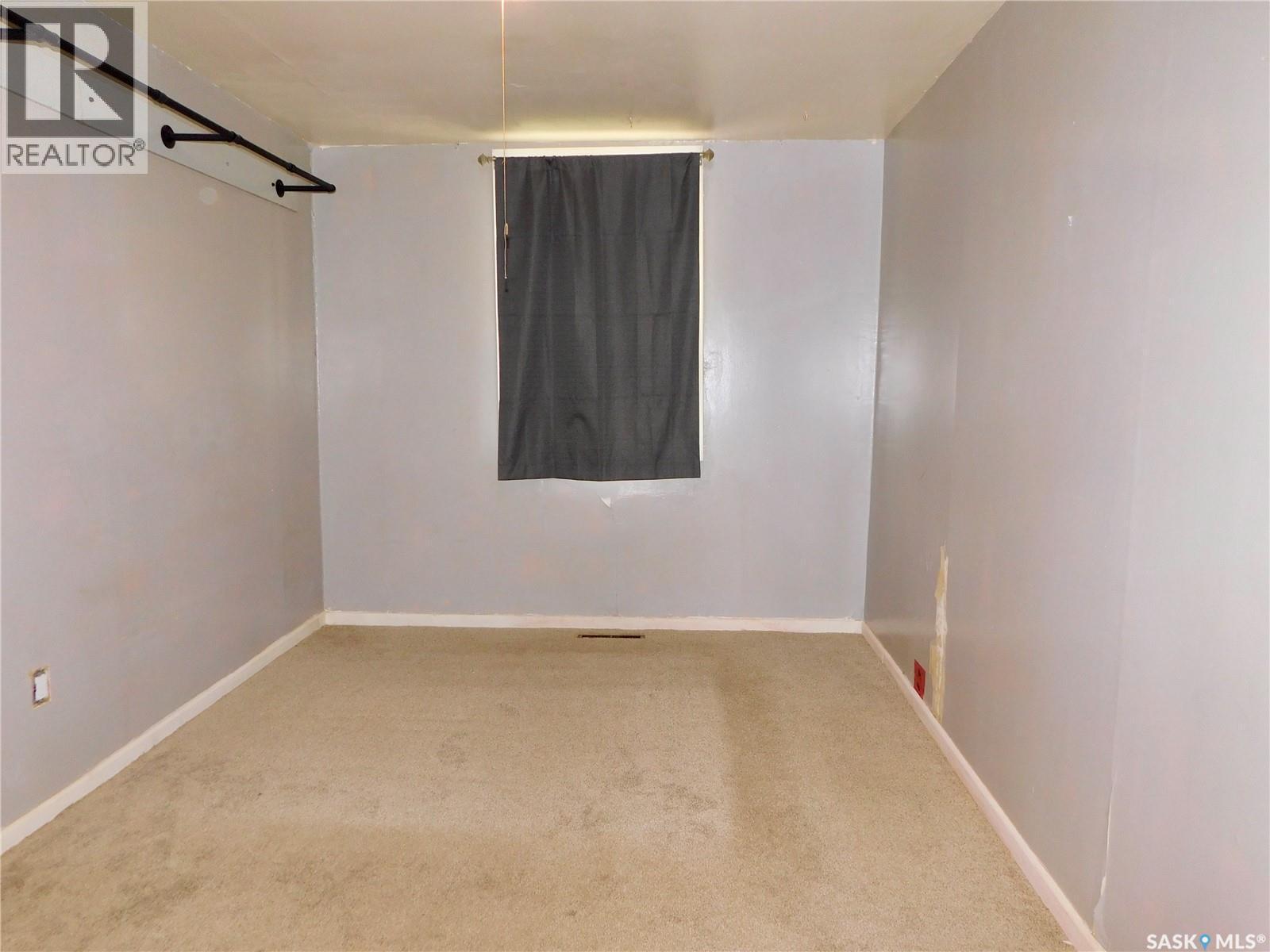 220 2Nd Street E, Lafleche, SK - Indoor Photo Showing Other Room