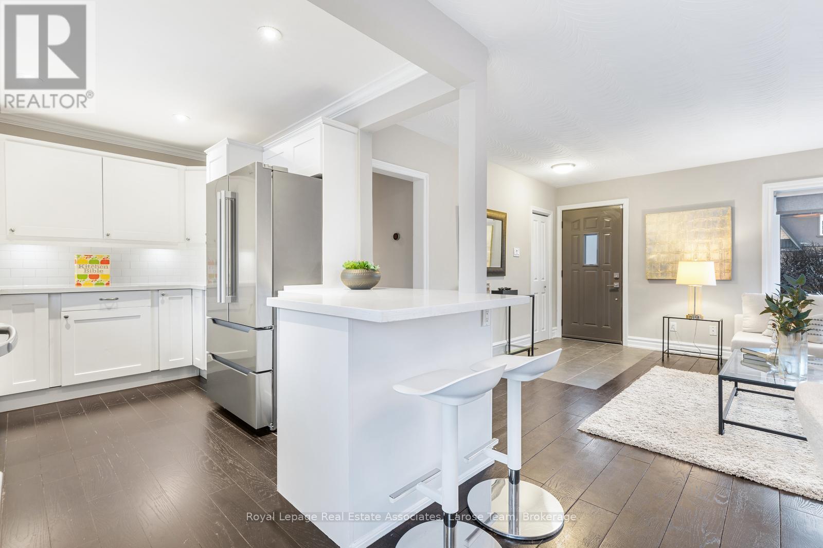 2176 Florian Road, Mississauga, ON - Indoor Photo Showing Kitchen With Upgraded Kitchen