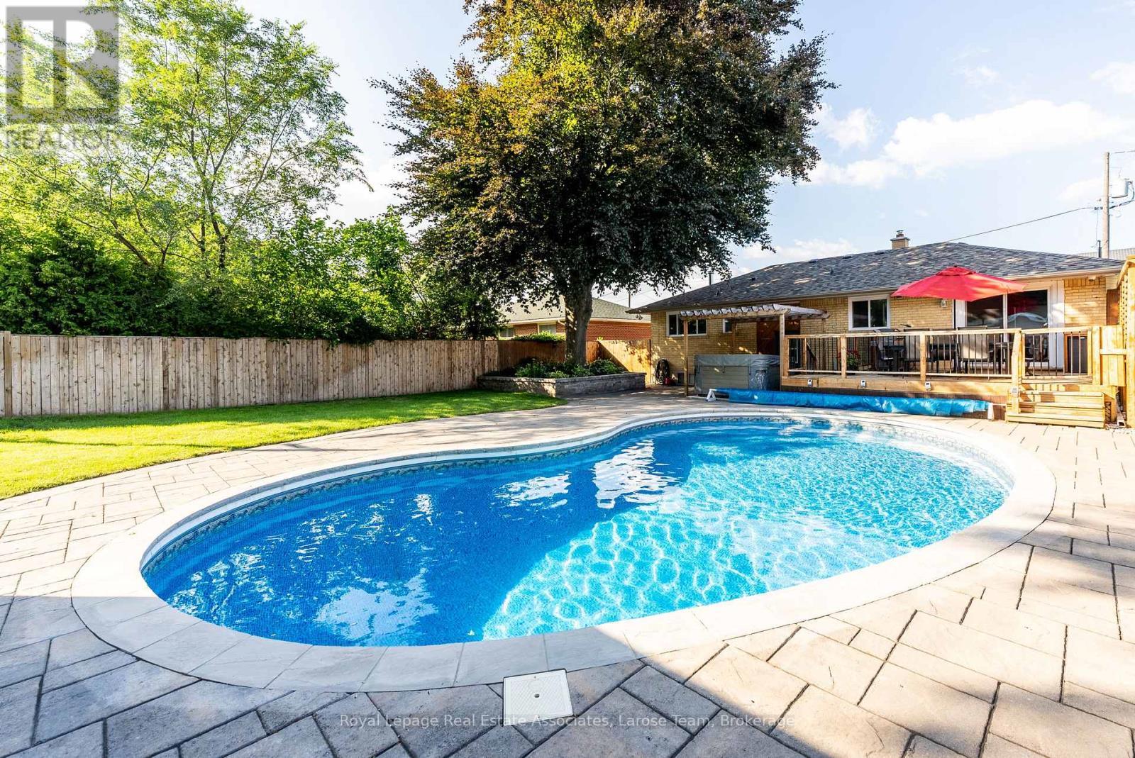 2176 Florian Road, Mississauga, ON - Outdoor With In Ground Pool With Deck Patio Veranda With Backyard