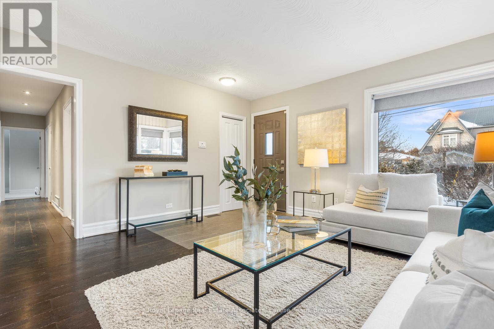 2176 Florian Road, Mississauga, ON - Indoor Photo Showing Living Room