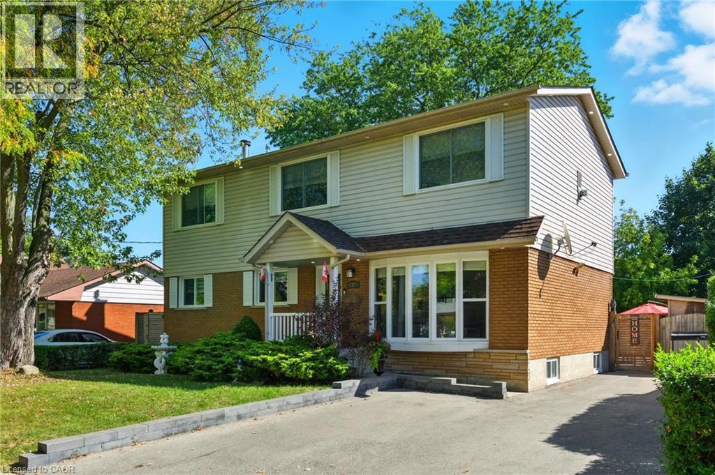 5372 Spruce Avenue, Burlington, ON - Outdoor