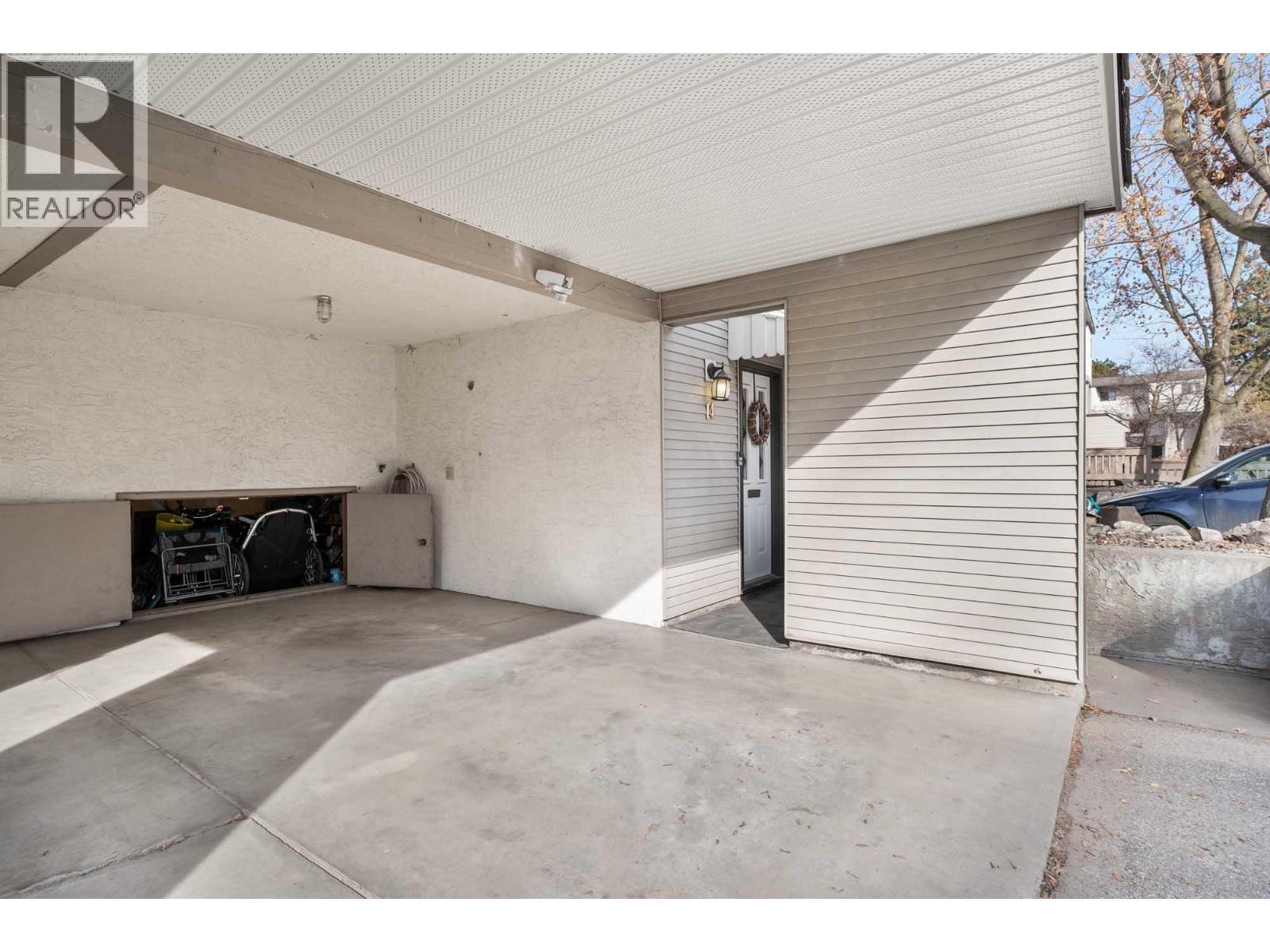 1985 Burtch Road Unit# 14, Kelowna, BC - Photo Showing Garage