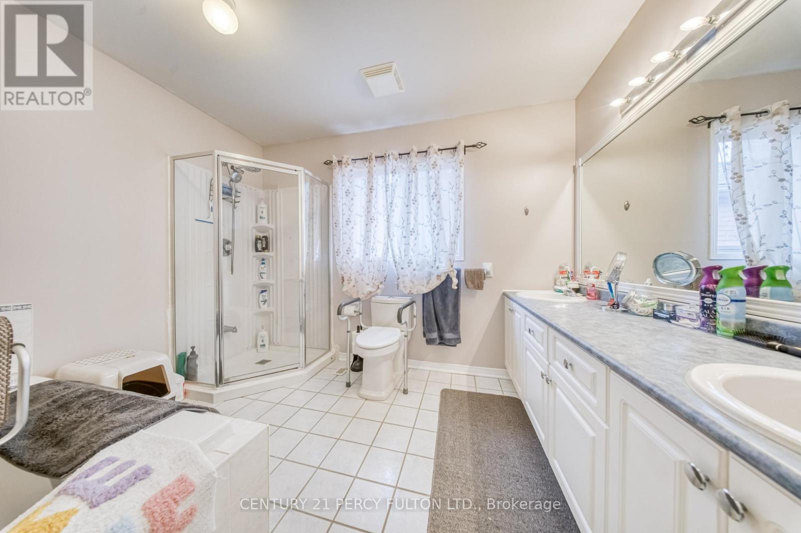 25 Crompton Drive, Barrie, ON - Indoor Photo Showing Bathroom
