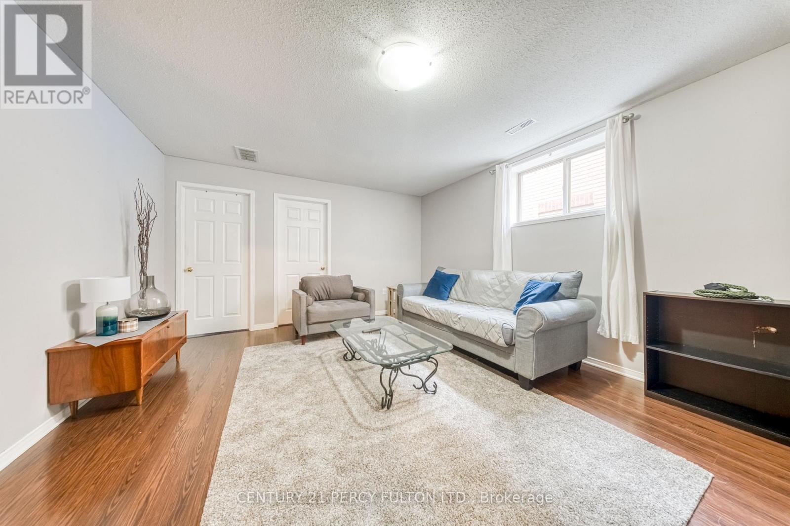 25 Crompton Drive, Barrie, ON - Indoor Photo Showing Living Room