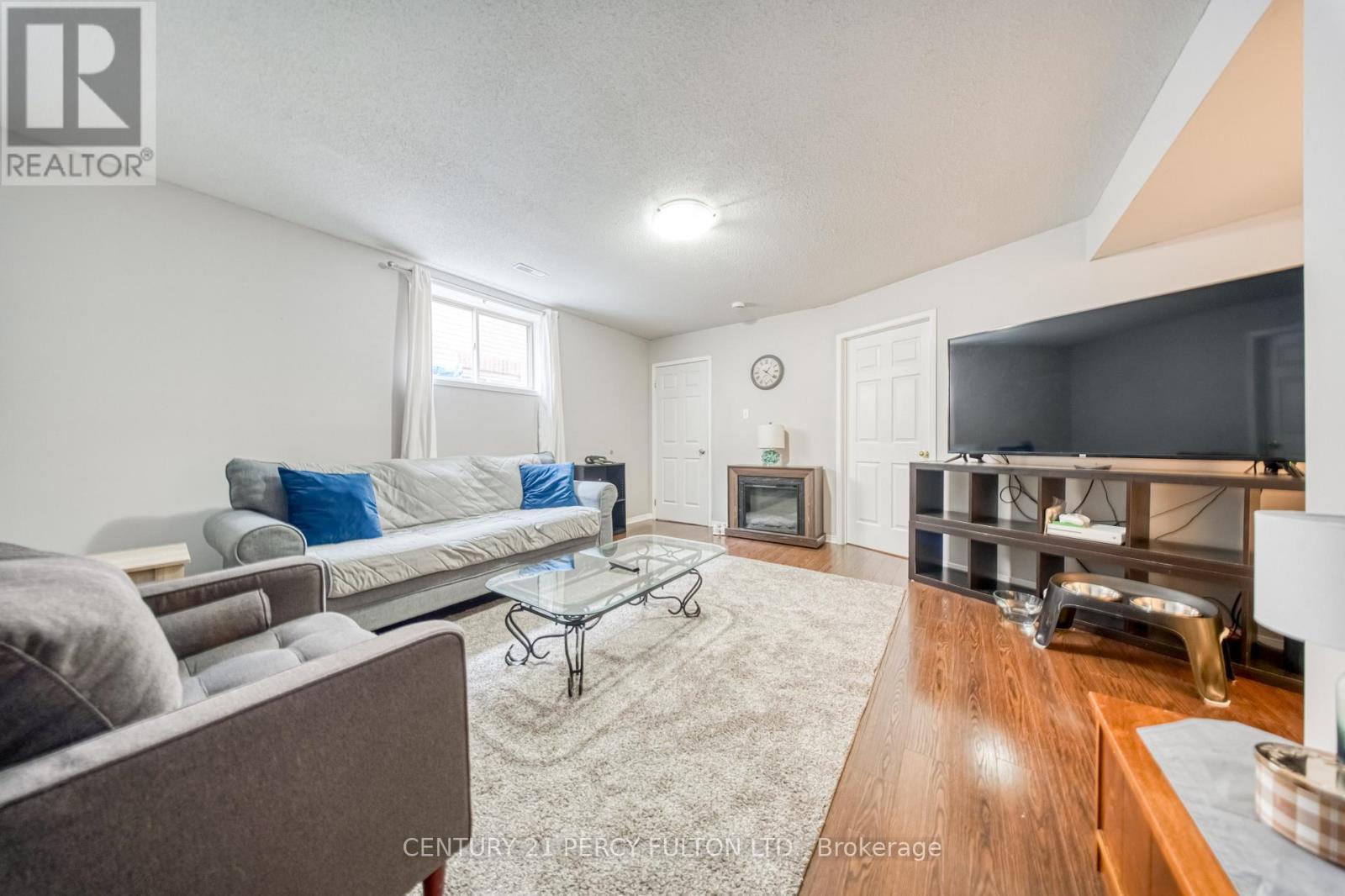 25 Crompton Drive, Barrie, ON - Indoor Photo Showing Living Room With Fireplace