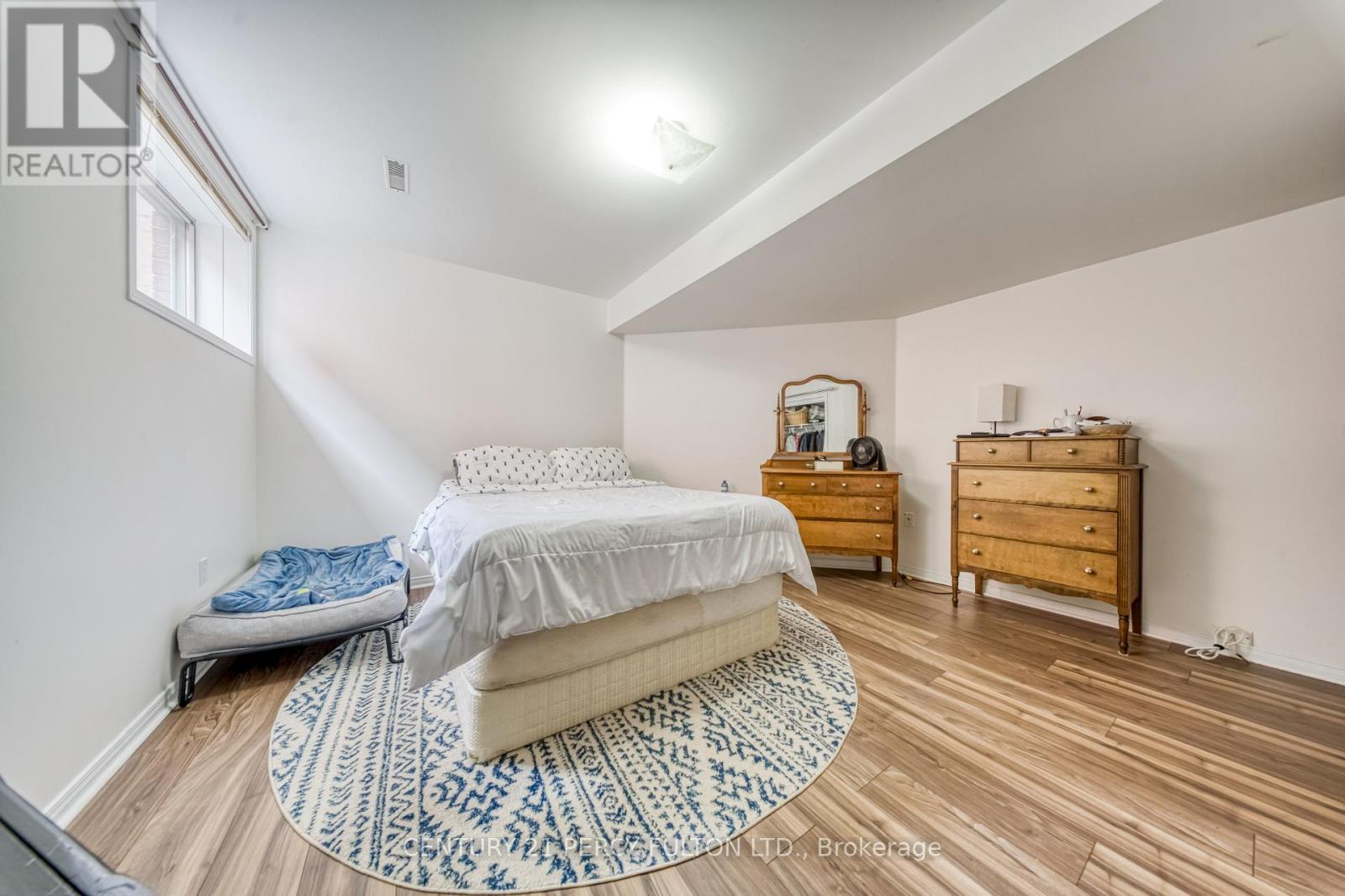 25 Crompton Drive, Barrie, ON - Indoor Photo Showing Bedroom