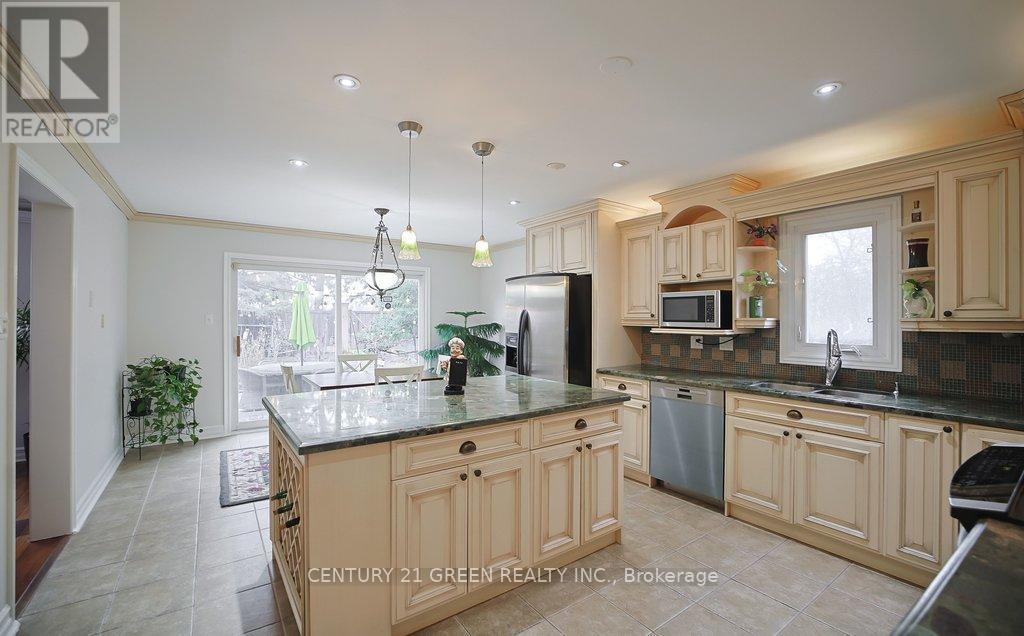 4635 Beaufort Terrace, Mississauga, ON - Indoor Photo Showing Kitchen With Upgraded Kitchen